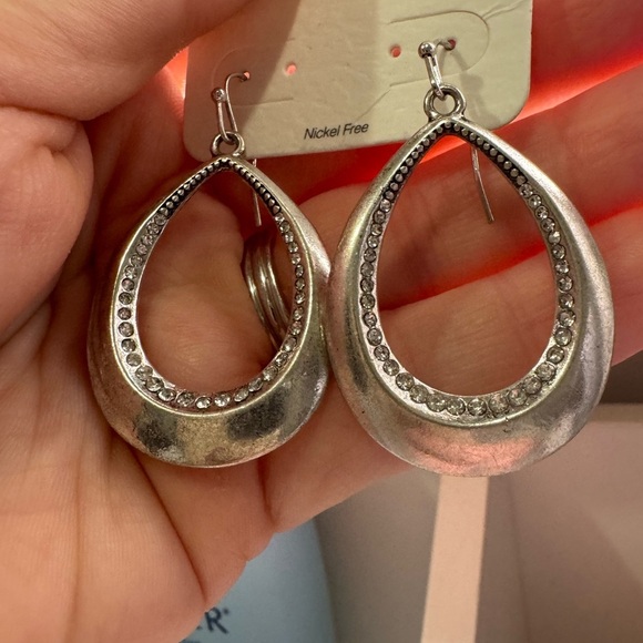 Elegant Silver Teardrop Earrings - Picture 2 of 2